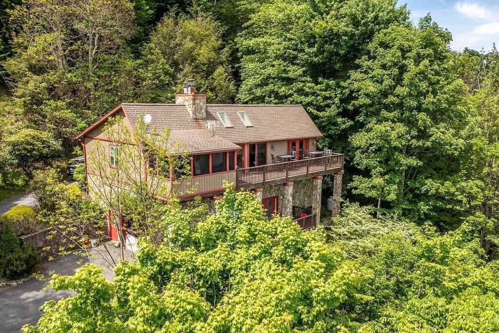 Charming 4Br / 3Ba Französisch Mountain Elegantes Cottage auf sieben Teufel! Long Range Views & Whirlpool in Blue Ridge Parkway, Seven Devils