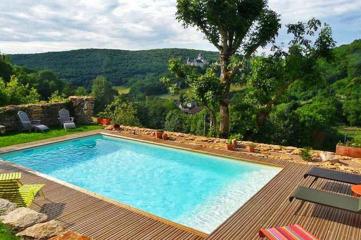 Gîte pour 2 personnes, avec piscine et terrasse ainsi que jardin et vue, animaux acceptés à Siccieu-Saint-Julien-et-Carisieu