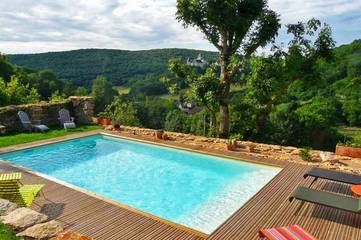 Maison d’hôte pour 2 personnes, avec terrasse et vue ainsi que piscine et jardin, animaux acceptés à Siccieu-Saint-Julien-et-Carisieu