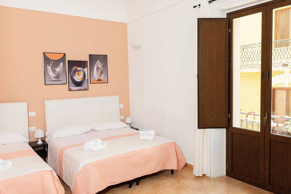 Room 2 A in Trapani, Trapani Provinz