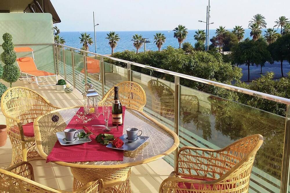 Ganze Wohnung, Alexandra´s Beach-Port-Apartment, beach, balcony, Wifi, Aa in Badalona, Barcelonès