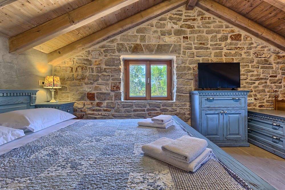 Finca Hvar - 3 maisons individuelles, 5 chambres, vélos pour tous et piscine in Stari Grad, Hvar