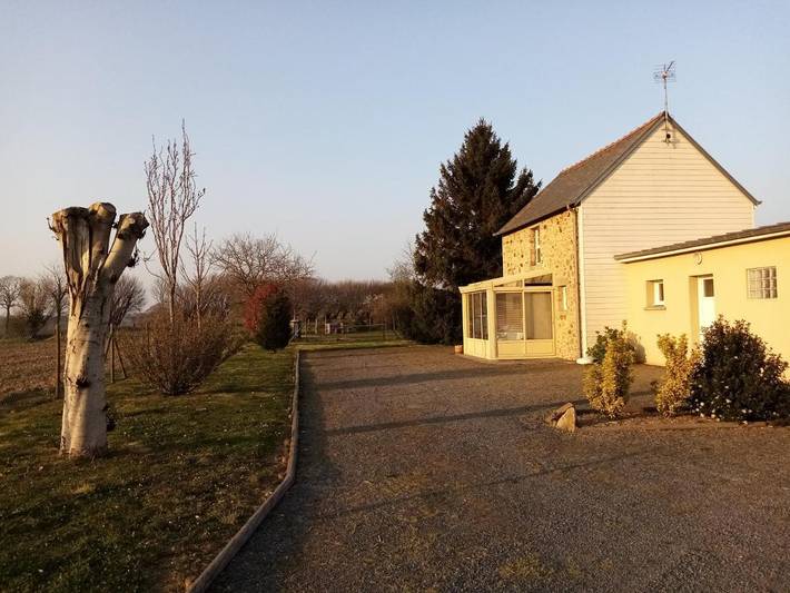 Location de vacances pour 3 personnes, avec jardin et vue, animaux acceptés à Montviron - 2