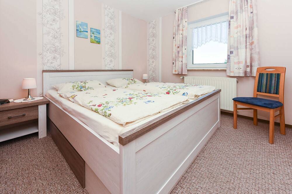 Ganze Wohnung, Haus Katja in Dunum - Ferienwohnung im Haus Katja in Dunum, Nordseeküste