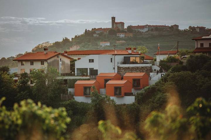 Ferienhaus für 3 Personen, mit Ausblick und Pool sowie Garten - 1