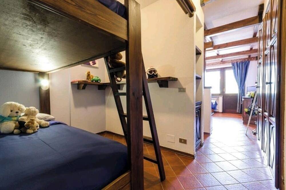 Entire apartment, Wonderful Apartment In Residence With A View. in Sestriere, Via Lattea