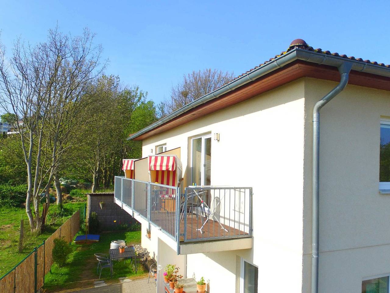 Ganze Ferienwohnung, Strandkorbhaus 8 mit Meeresblick 150 m zum Strand in Göhren, Rügen