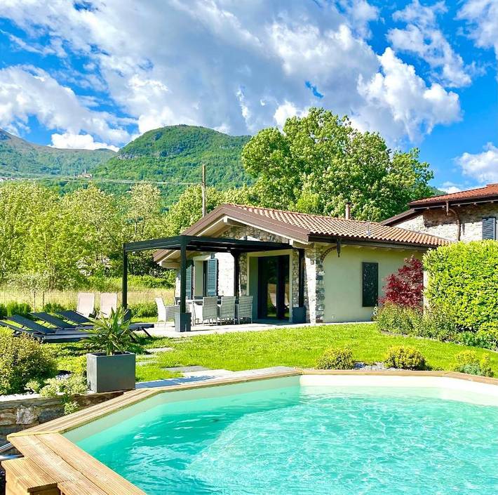 Villa per 8 persone, con Terrazza e Giardino nonché Piscina e Vista lago a Gravedona