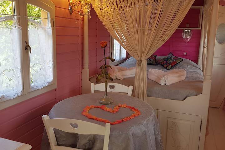 Location de vacances pour 2 personnes, avec piscine à Bussac-Forêt - 2