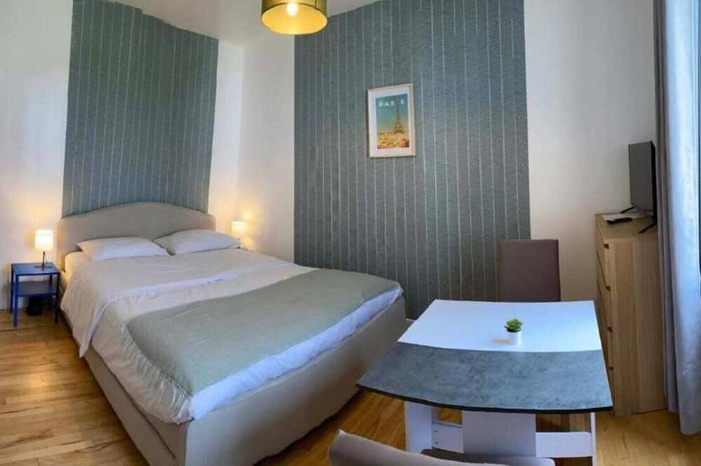 Ganze Wohnung, Studio number 7 in Pantin in Pantin, Seine-Saint-Denis