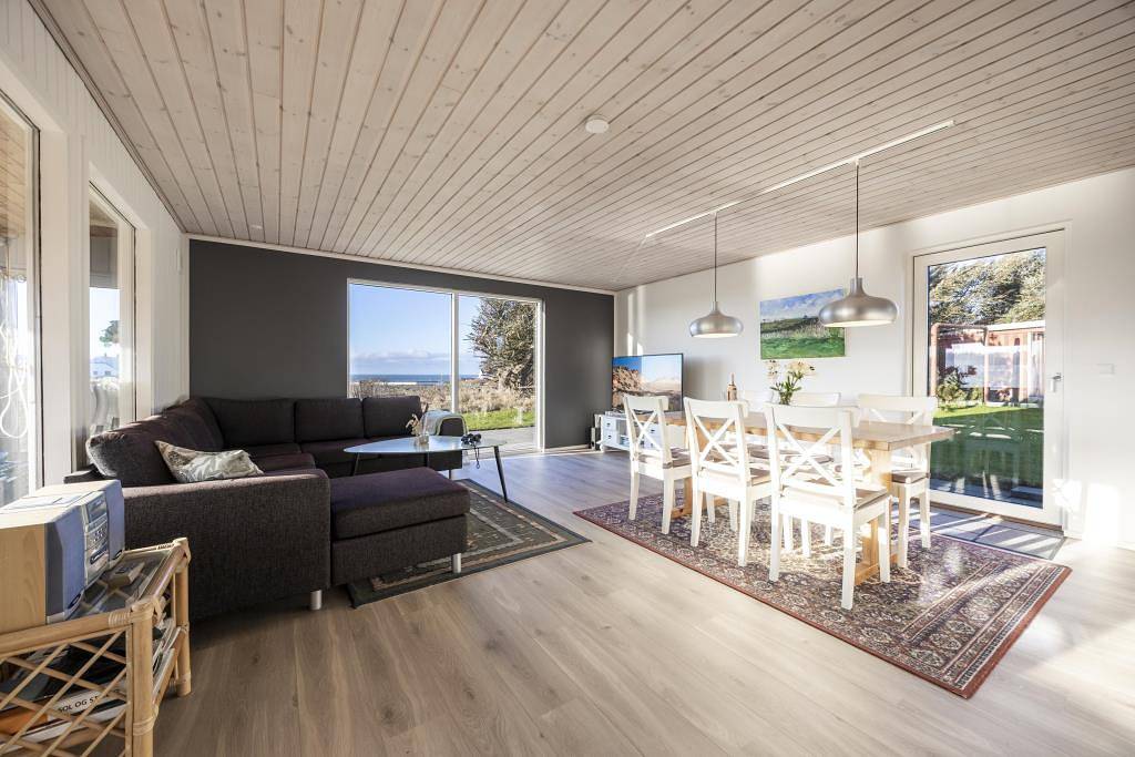 Wunderschönes und einladendes Ferienhaus mit herrlichem Meer- und Seeblick in Nr. Lyngby, Hjørring und Umgebung