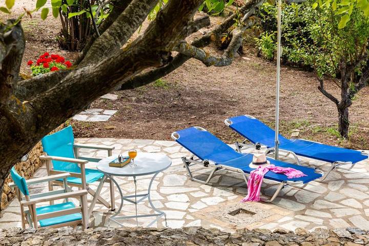 Location de vacances pour 2 personnes, avec piscine ainsi que vue et jardin dans Stafylos - 4