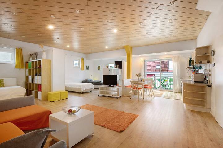 Appartement entier, Appartement de style loft à Nürtingen avec balcon et proximité du Neckar in Nürtingen, Arrondissement d'Esslingen