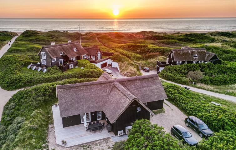 Ferienhaus für 8 Personen, mit Terrasse und Whirlpool sowie Pool in Blokhus