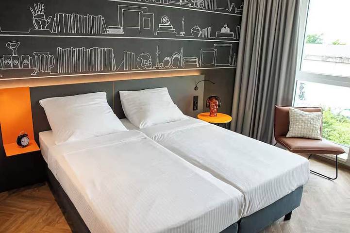 Stylish Relaxed Room w/ Kitchenette – Convenient Access to Cologne Airport in Porz (Köln), Köln
