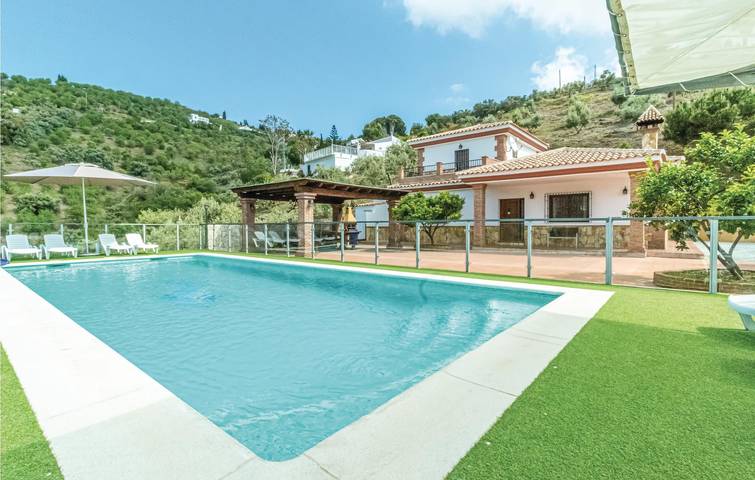 Holiday rental for 10 people, with terrace and pool as well as garden, with pets in Cómpeta