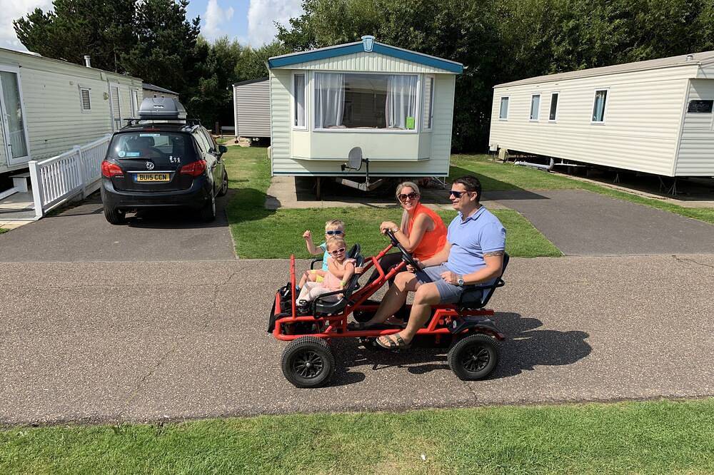 3 Bed Static caravan 12ftx38ft nr. beach & pool. New adventure land wrap decking in Caister-on-Sea, Great Yarmouth