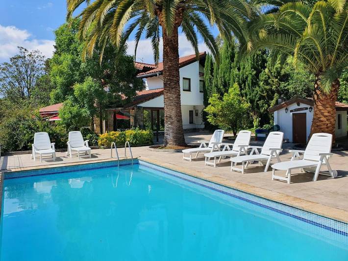 Chalet para 12 personas, con piscina además de vistas y jardín, Se admiten mascotas en Gran Bilbao - 3