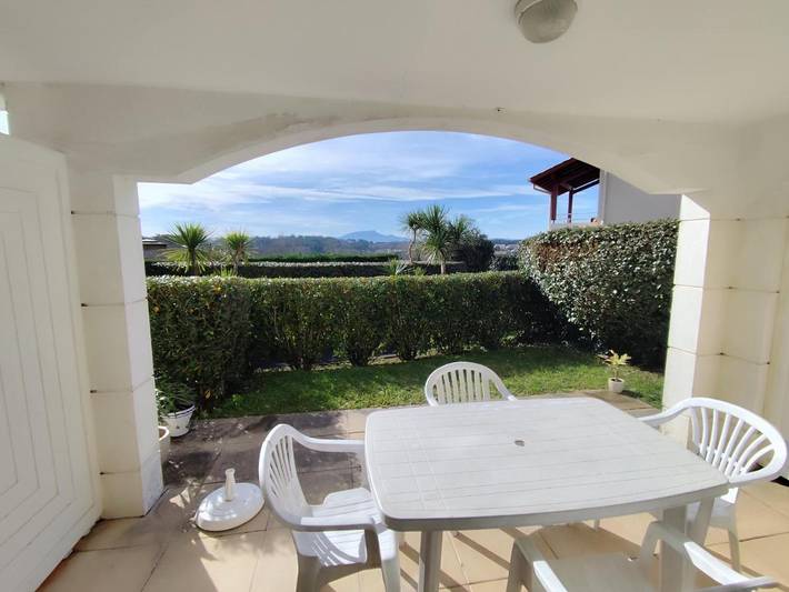 Appartement de vacances pour 4 personnes, avec vue ainsi que jardin et piscine, animaux acceptés