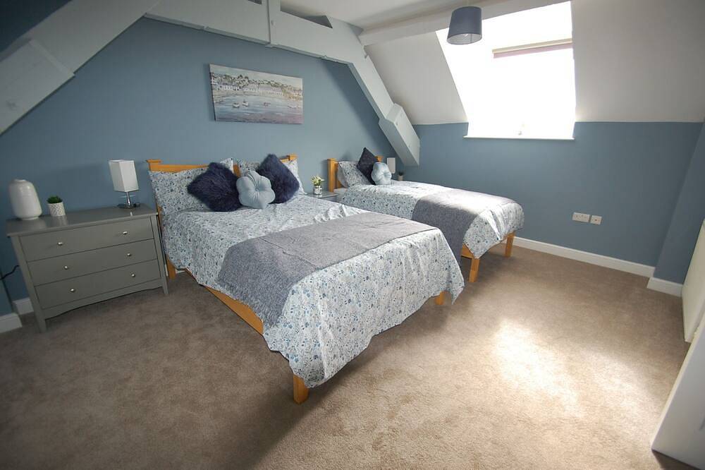 Entire apartment, Watson 2 Bed apartment with 2 bathrooms/ensuite in Abergavenny, Brecon Beacons