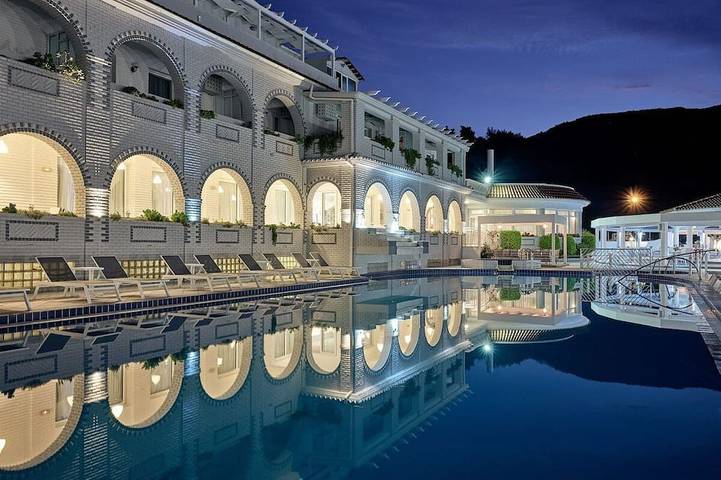 Apartment for 3 people, with hot tub and balcony, with pets in Kalamaki