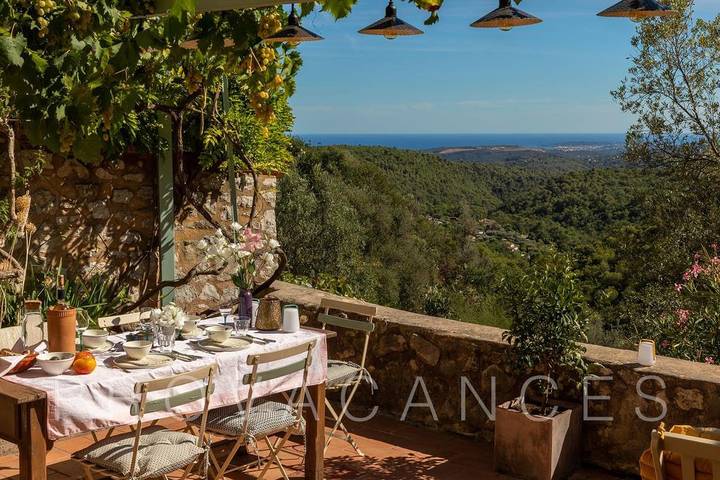 Location de vacances pour 4 personnes, avec balcon/terrasse à Tourrettes-sur-Loup