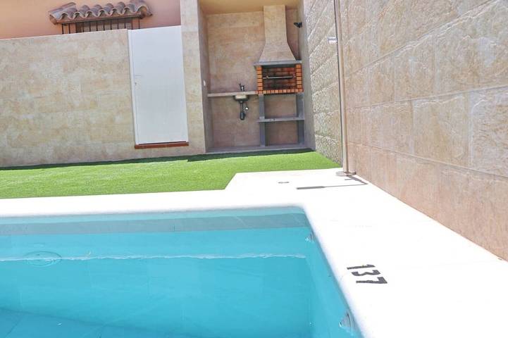 Casa vacanza per 4 persone, con piscina e giardino - 1