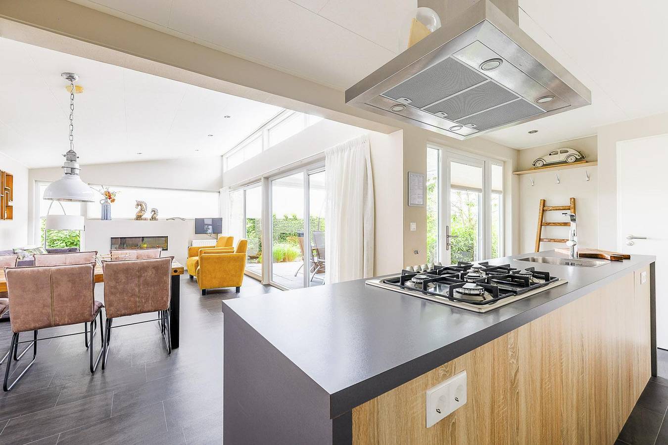 Vakantiepark Familiehuis Nunspeet — Dune villa with roof terrace six-person, three bedrooms in Nunspeet, Veluwe