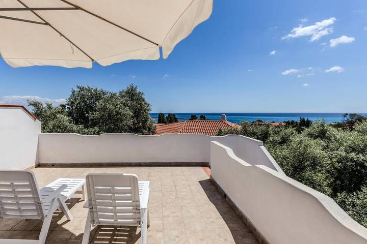 Casa sulla spiaggia per 5 persone, con Balcone e Terrazza nonché Giardino e Panorama in Sardegna