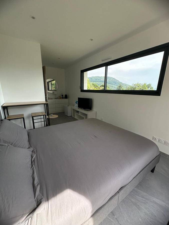 Location de vacances pour 2 personnes, avec vue et terrasse à Saint-Jean-d'Arvey - 3