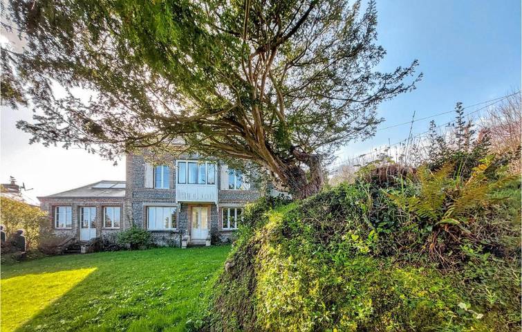 Location de vacances pour 8 personnes, avec jardin à Étretat
