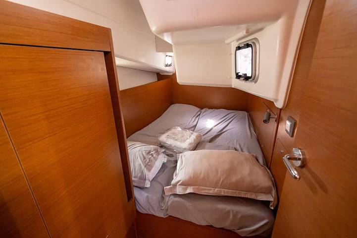 Péniche pour 4 personnes dans Port Pin Rolland - 2