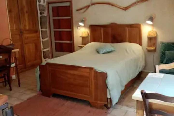 Gîte pour 3 personnes, avec jardin et terrasse, animaux acceptés à Burzet - 2