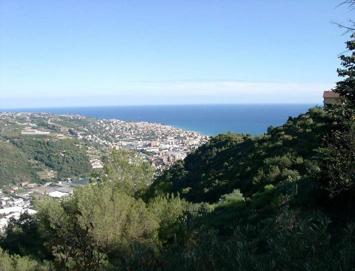 Location de vacances pour 4 personnes, avec piscine ainsi que jardin et vue à Camporosso - 3