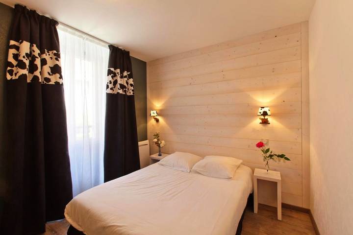 Hôtel pour 2 personnes, avec terrasse à Clairvaux-les-Lacs - 4