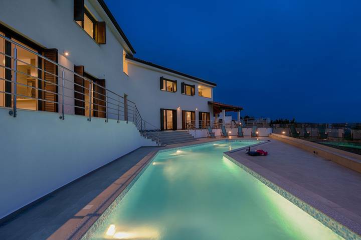 Villa för 8 Personer, med trädgård och terass, med husdjur i Zadar