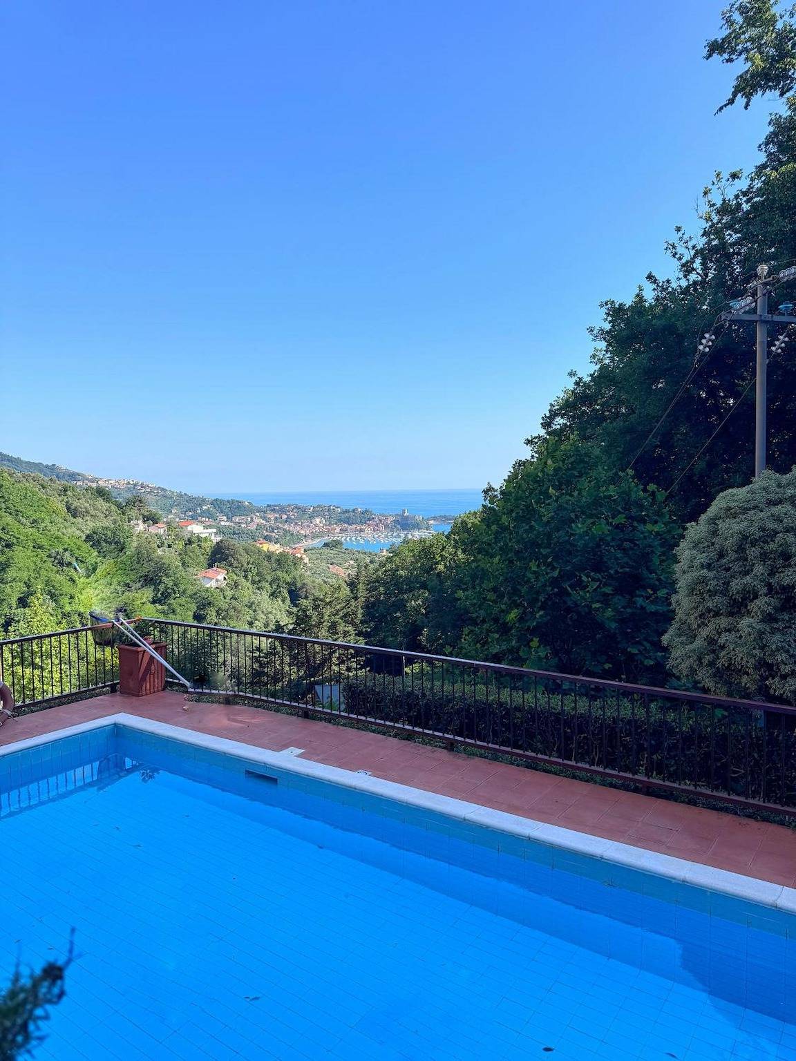 Entire apartment, Apartment 'Casa Blu' with Sea View, Wi-Fi and Air Conditioning in Lerici Municipality, Natural Park of Montemarcello-Magra-Vara