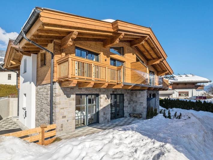 Ferienhaus für 10 Personen, mit Balkon und Terrasse sowie Garten und Sauna in Piesendorf