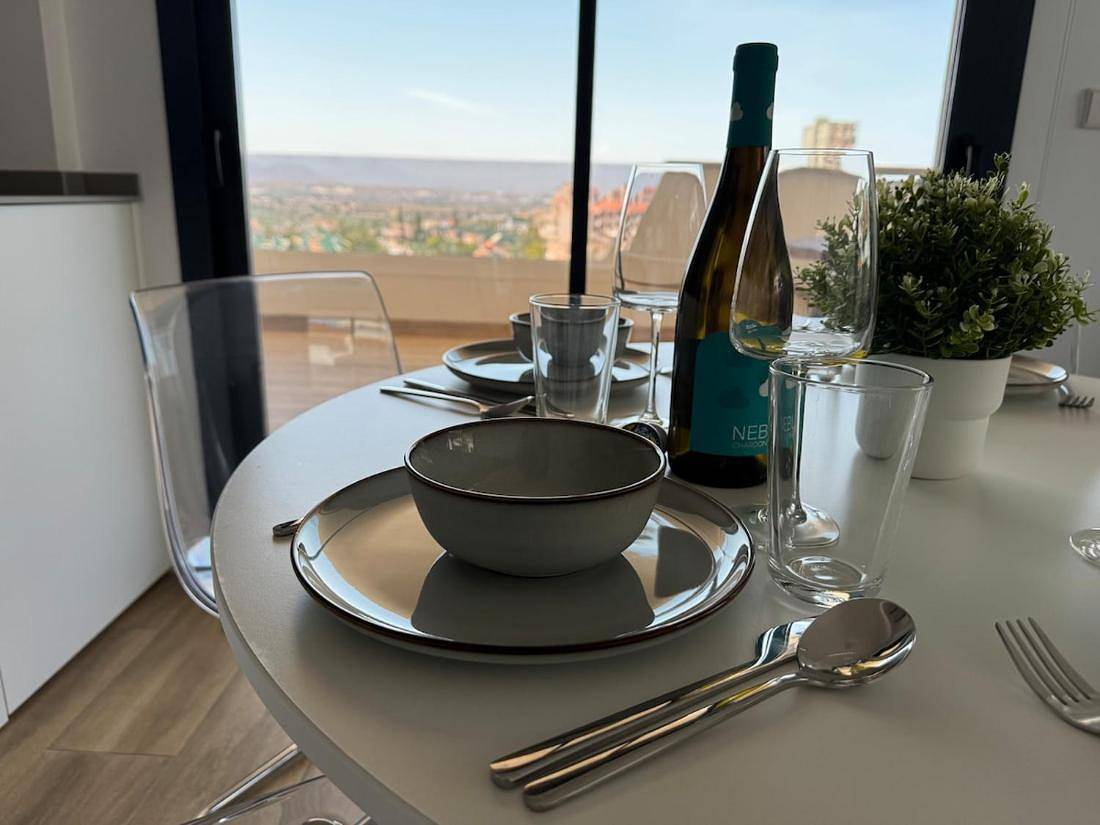 Apartamento entero, Lujoso apartamento de 2 dormitorios en Arenals del Sol con piscina y vistas al mar in Los Arenales del Sol, Elche