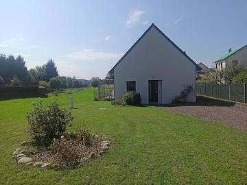 Gîte pour 4 personnes, avec terrasse ainsi que vue et jardin à Saint-Sauves-d'Auvergne