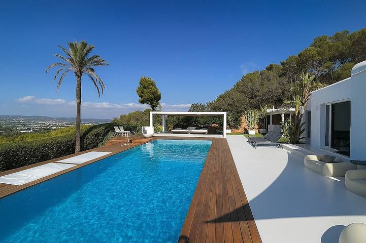 Villa for 12 people, with garden in Cala Tarida