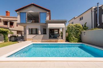 Villa for 8 People in Zadar city, Zadar (Municipality), Photo 1