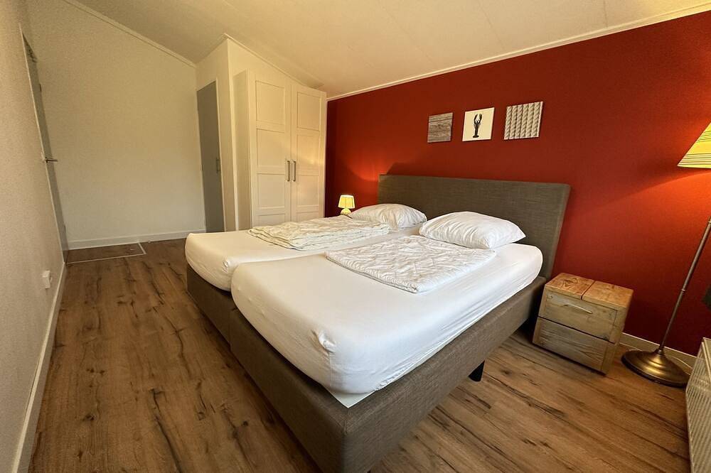 Achthoek 67, quiet location near sea and lake in Scharendijke, Grevelingenmeer