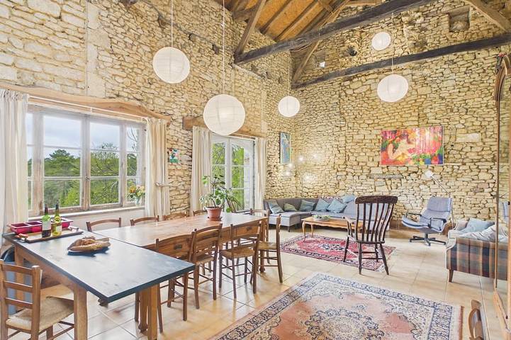 Gîte pour 11 personnes, avec jardin et piscine
