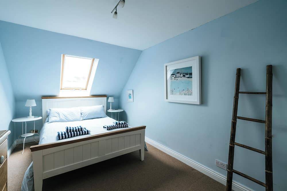 Spacious family home, prime location 2 minutes from Trevone's beautiful beaches in Trevone, Cornwall