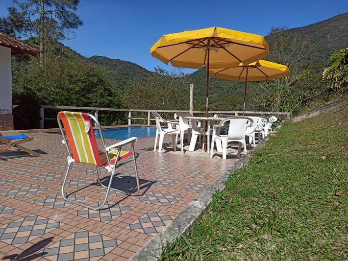 Casas e apartamentos de temporada para 12 pessoas, com vista e sauna e ainda jardim and piscina em Teresópolis