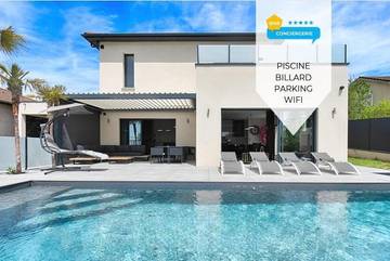 Cottage pour 6 personnes, avec piscine ainsi que jardin et balcon dans Chamagnieu