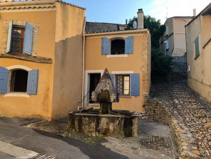 Location de vacances pour 6 personnes, avec terrasse à Saint-Roman-de-Malegarde