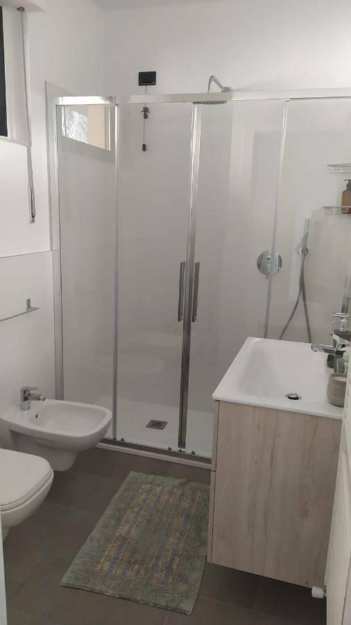 Gîte pour 5 personnes, avec balcon ainsi que vue et vue sur le lac à Lovere - 2
