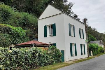 Gîte pour 7 personnes, avec jardin à Aubigné-Racan